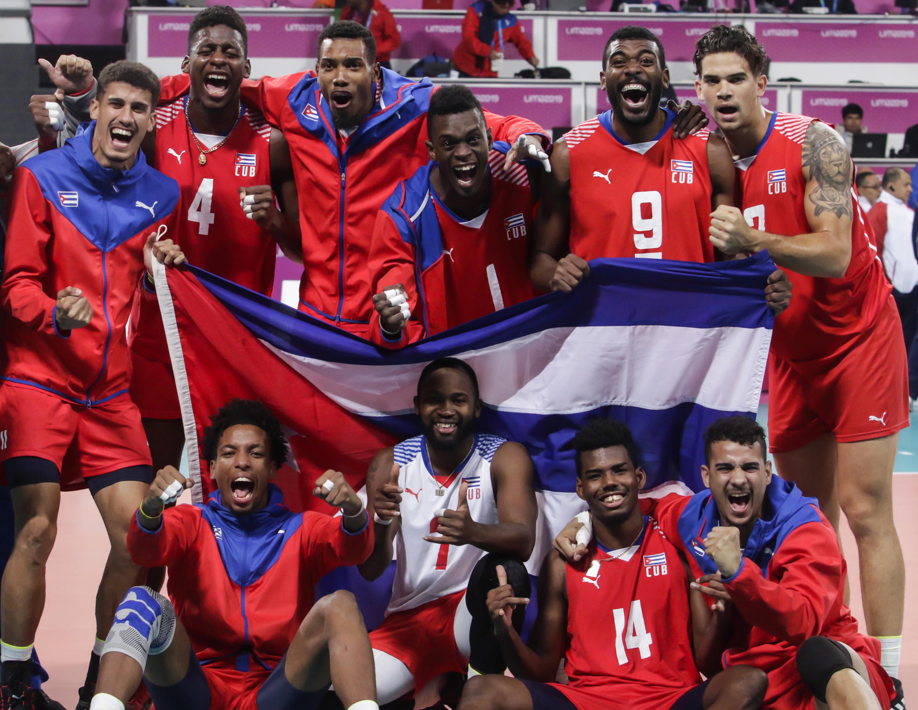 El equipo masculino de Voleibol de Cuba vence a Brasil y avanza a la final. Foto Roberto Morejon, Periodico Jit,
