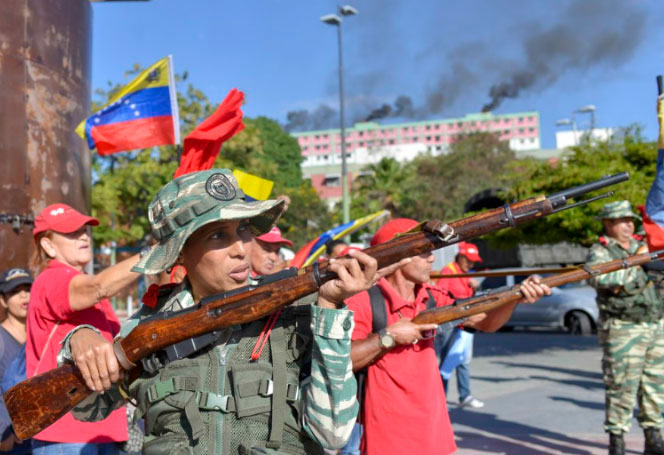 Activos de la Milicia Nacional Bolivariana, institución que ahora integra la FANB, se desplegaron en distintas ciudades como parte de los ejercicios militares Escudo Bolivariano 2020. Foto: AP