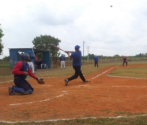 Béisbol en los Juegos Deportivos de los Trabajadores. Foto:www.cadenaagramonte.cu