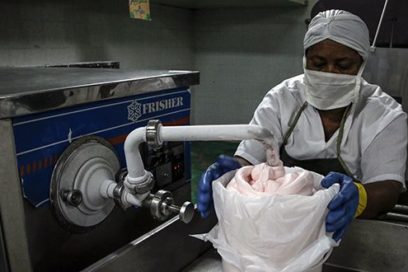 Industria láctea santiaguera aporta a la alimentación de personas vulnerables