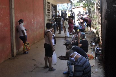 Dos aliados de la COVID-19: aglomeración e indisciplinas (+ Fotos)