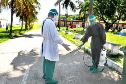 A ambos lados de la zona roja en el Mariel