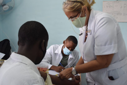 Médicos cubanos: salvar vidas desde el corazón (Especial)