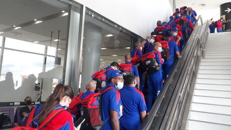 De un lado a otro movieron a la delegación cubana en el aeropuerto japonés. Foto: Guillermo Rodríguez