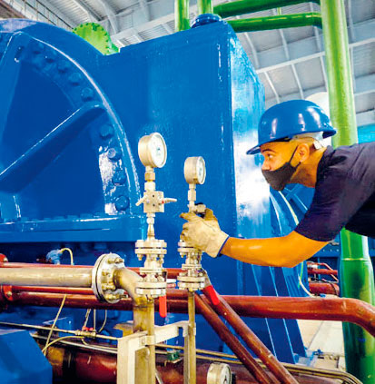 Gracias al quehacer mancomunado de trabajadores y especialistas de diferentes organizaciones, el Bloque no. 1 de la termoeléctrica holguinera ha sido rehabilitado totalmente y se labora en su ajuste y puesta en marcha. Foto: Juan Pablo Carreras