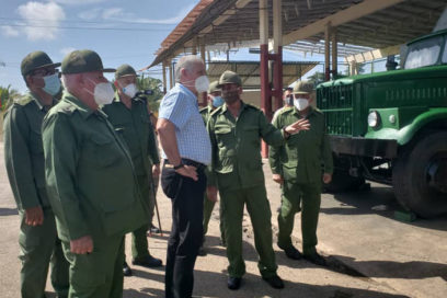 Presidente de Cuba visita instalaciones decisivas en la producción de oxígeno medicinal