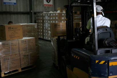 Donativo de jeringuillas para apoyar proceso de vacunación anti-COVID-19 (+ Fotos)