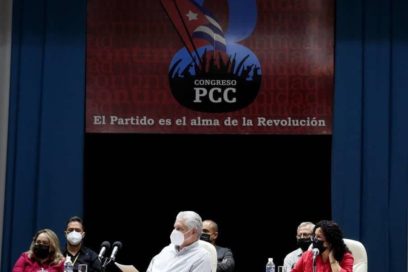 Asiste Miguel Díaz-Canel a Asamblea de Balance del Partido de Santa Clara 