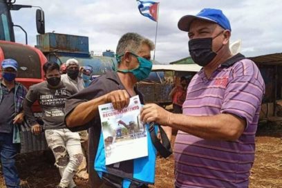 Estimulan a destacados operadores avileños en preparación de tierras