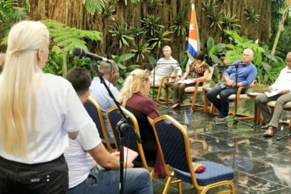 Dialogó presidente Díaz-Canel con trabajadores sociales