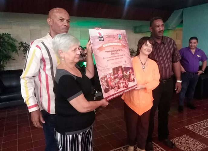 Se celebró en Camagüey el día del trabajador de la Cultura con la entrega de distinciones y reconocimientos a hombres y mujeres destacados. Foto: Gretel Díaz Montalvo