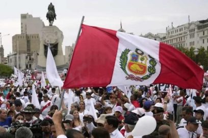 Marcha en Lima cierra segunda jornada de protestas en Perú