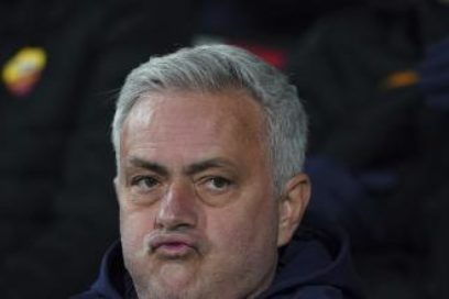 Notas del día: Fallece el francés Just Fontaine, quien anotó 13 goles en un Mundial. Van Dijk confirma la continuidad de Klopp en el Liverpool. Mourinho fue sancionado con dos partidos y una multa de 10.000 euros.