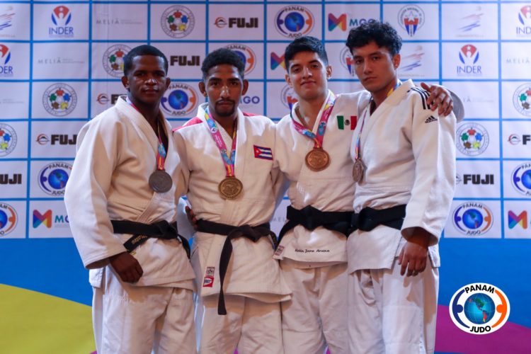 Orlando Polanco y el podio final de la división de 66 kilogramos. Foto: Confederación Panamericana de Judo