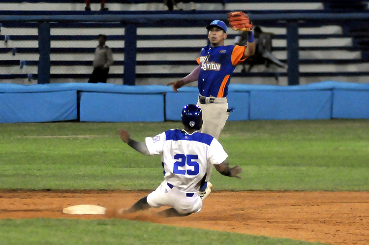  PLAY OFF Camiseta de béisbol INDUSTRIALES DE Cuba, Azul :  Deportes y Actividades al Aire Libre