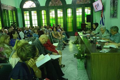 Intercambia Contralora General con representantes de mipymes