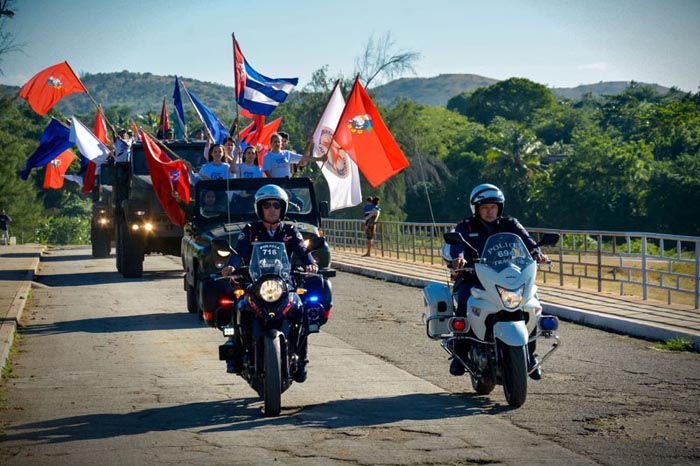 Evocan en Holgu n el recorrido de la Caravana de la Libertad