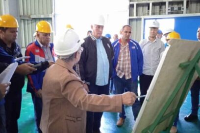 Visita Presidente cubano bioeléctrica de región central del país