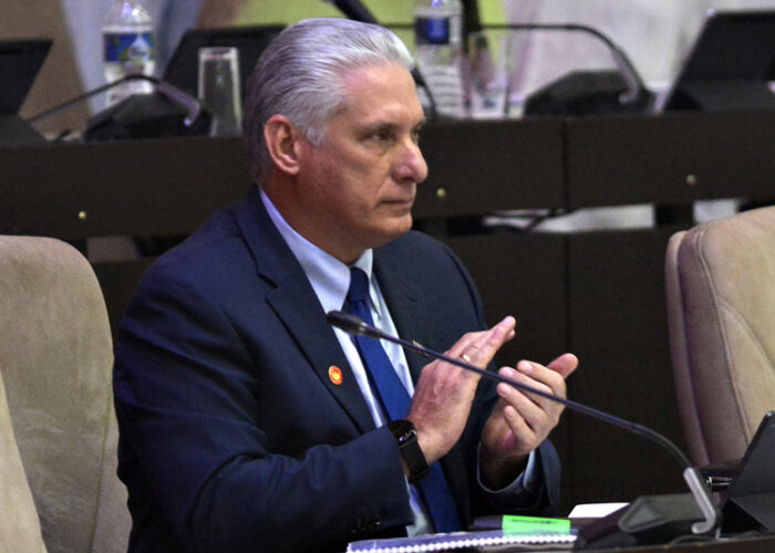 Miguel Díaz- Canel Bermúdez presidente de la República, preside la Sesión.