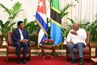 Recibe Salvador Valdés Mesa a Kassim Majaliwa, primer ministro de Tanzania
