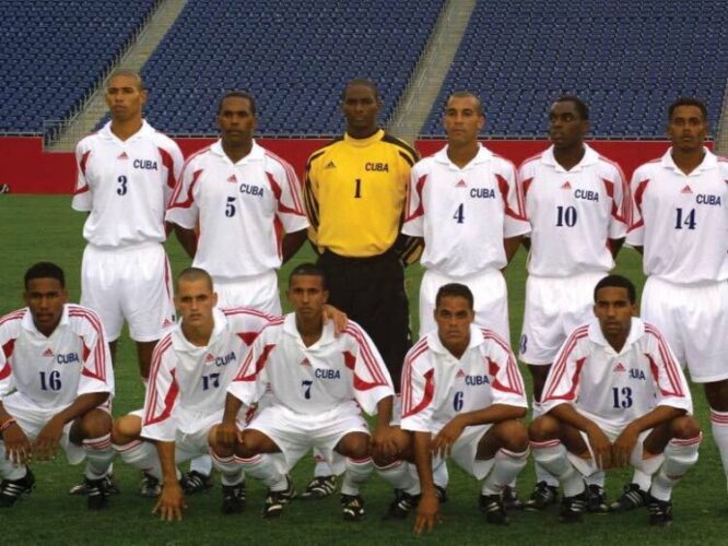 Selección cubana de fútbol en el año 2003 durante la Copa Oro. Bajo el mando del entrenador peruano Miguel Company el conjunto nacional logró su primer triunfo en la historia de este torneo, al vencer 2-0 a Canadá en fase de grupos.