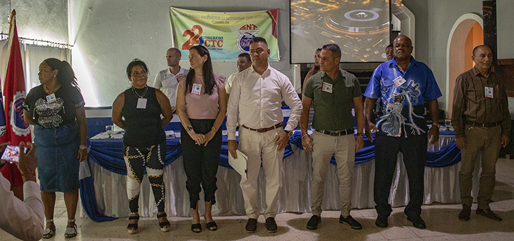 The new extra-territorial union bureau for direct attention to new economic actors related to commerce, gastronomy and services was formed by seven members, led by Jorge Gutiéz Sánchez. Photo: Alejandro Acosta Hechavarría