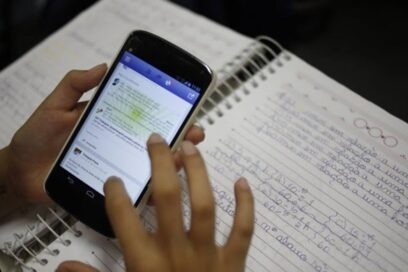 ¿Pantallas en la escuela o la escuela en la pantalla?