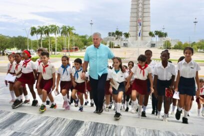 Presidente cubano comparte con niños y adolescentes en el Día Mundial de la Infancia