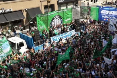 Trabajadores argentinos se movilizan ante amenaza de despidos